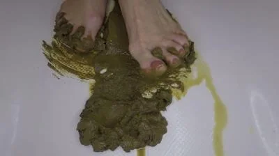 Close Up Thick Turd Foot Smashing Porn (FullHD 1080p) Solo