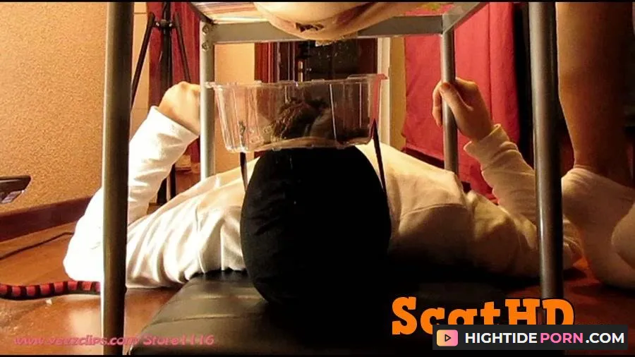 (Scat) 4 Scat Girls - Diferent view ( 4 Girls Shit on Slave ) [FullHD]