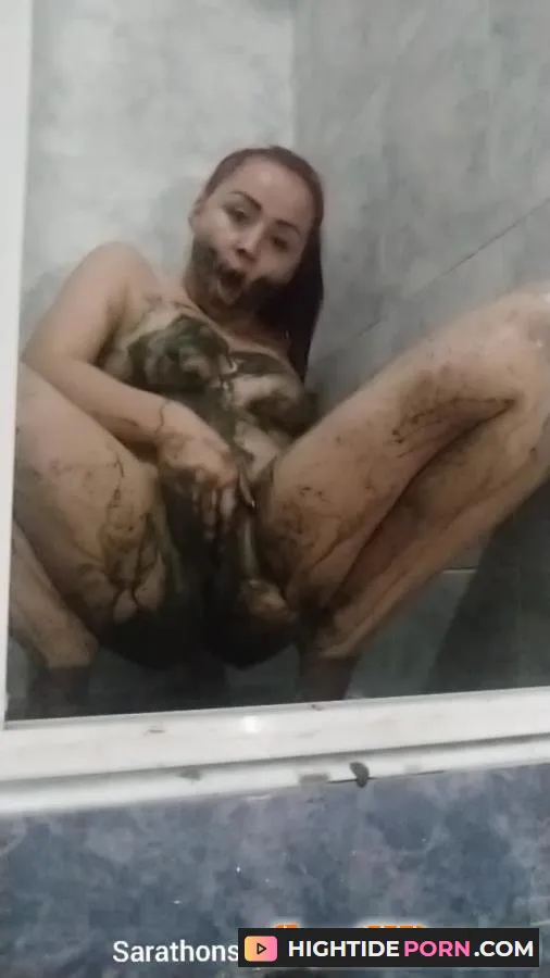 (Scat) Sarathonson - Toliet pooping smearing and drinking toilet water [UltraHD 2K]