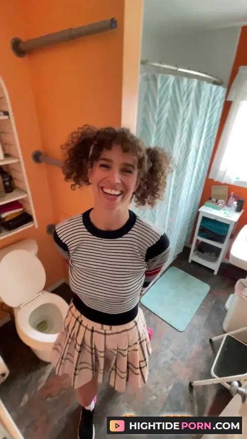 (Scat) VibeWithMolly - Bratty girl shits in perverts mouth! [UltraHD 2K]
