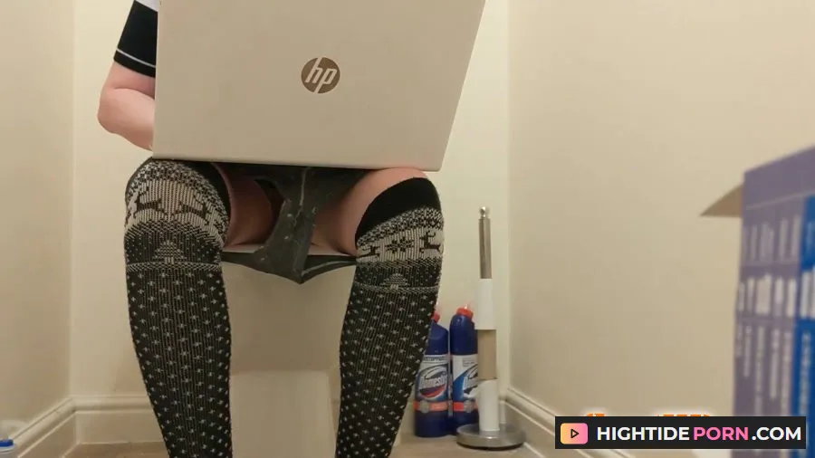 PooGirlSofia - Shitting whilst watching shitting sex porn Videos - Scat [FullHD 1080p]