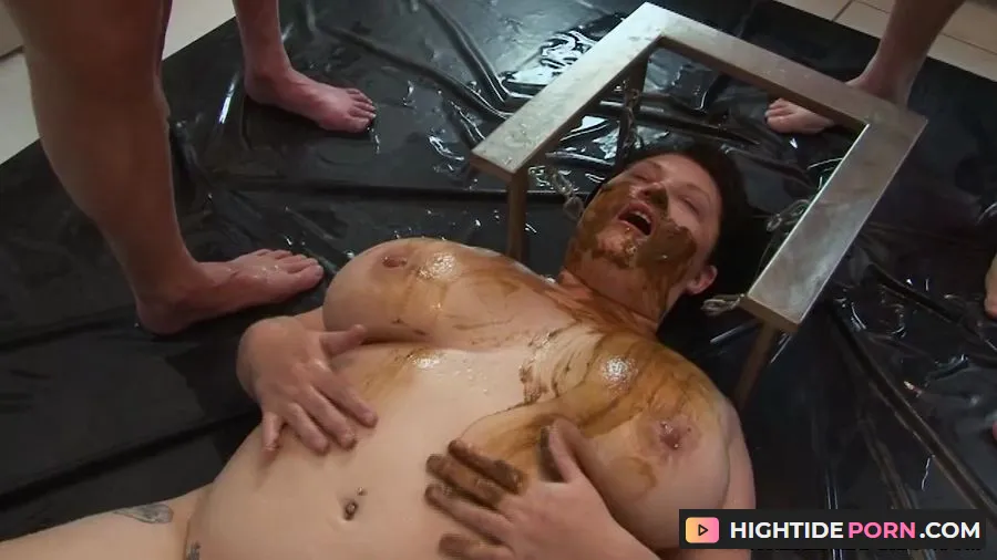 (Scat) Louise Hunter, 5 males - SHIT HAPPENS EVERY DAY [HD 720p]