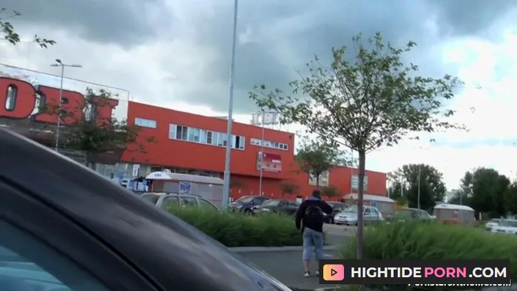 Satisfied Shopper Marks Her Territory - Pissing [FullHD 1080p] Eromaxx