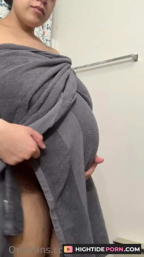 (Pregnant) Theolivebunny - Full Term Pregnancy Huge Tits Hot Mom [SiteRip]