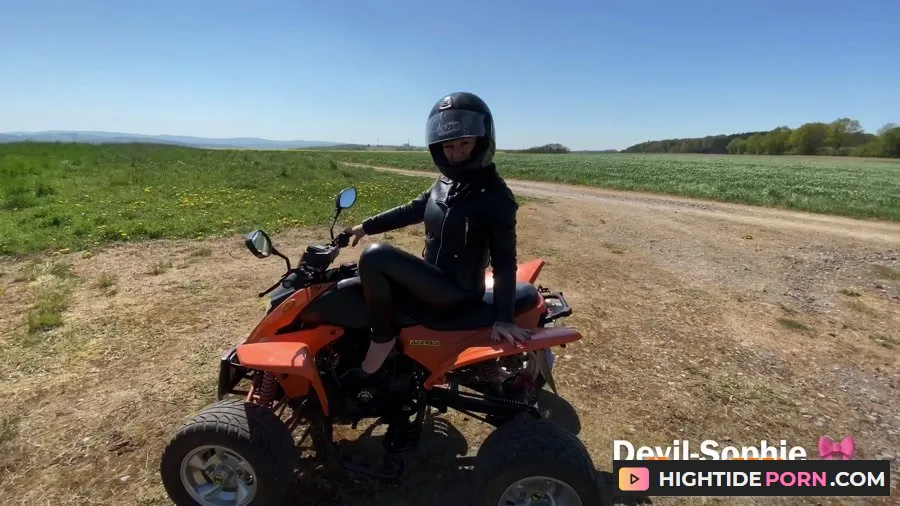 Devil Sophie - THIS is a brake track - outdoor quad shits escalated - Scat [UltraHD 4K]