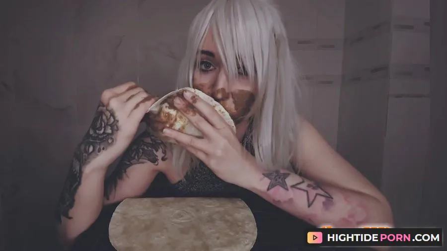(Scat) DirtyBetty - She wants to FEED me her SHITTY [FullHD 1080p]