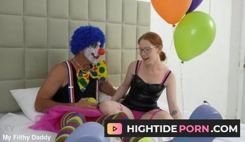 Amy Quinn - Kinko the Clown has a pee party with lil Amy - Pissing [FullHD 1080p] PornBox.com / Myfilthydaddy