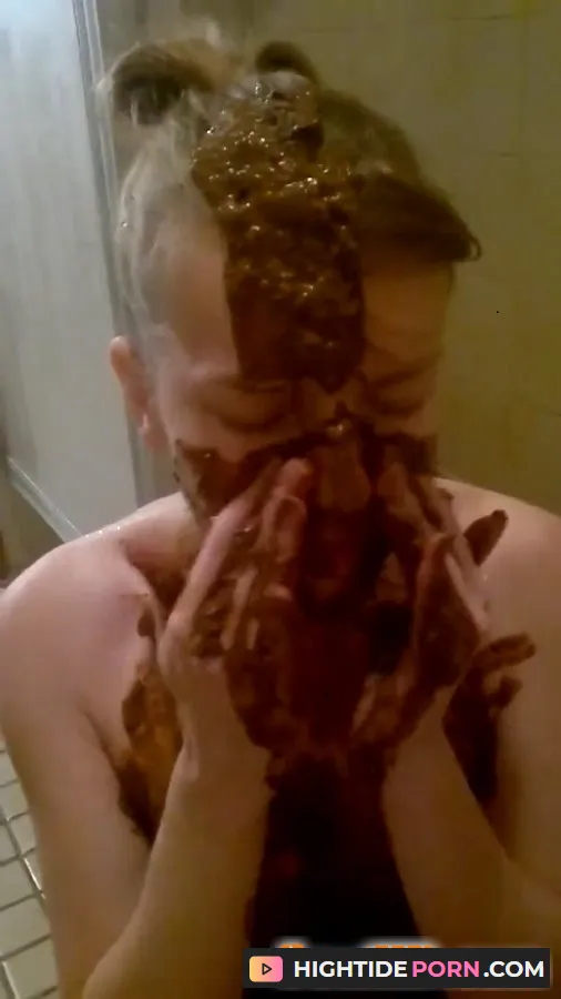 Julia Dream - Shit On Head Or Total Scat Mess - Scat [HD 720p]