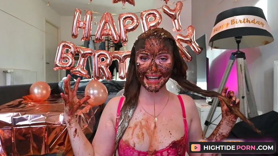 Ninounini - BIRTHDAY CAKE (PUKE): I eat a shitty cupcake! - Scat [FullHD 1080p]