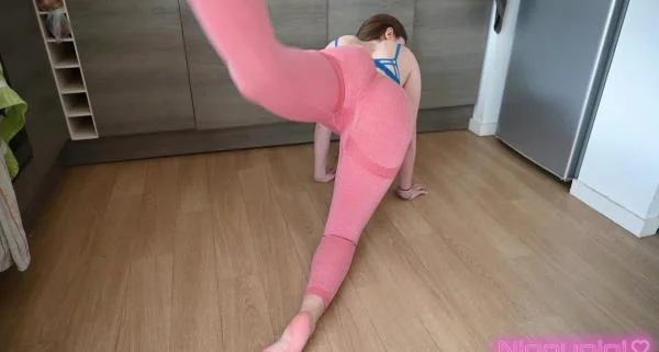 Shitting ass for yoga (FullHD 1080p) Femscat.com / Scatbook.com