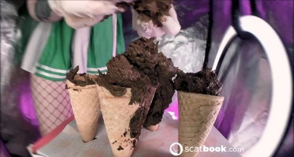 Fan with  unusual  ice cream - Stuhlgang Porno [FullHD 1080p] Scatbook