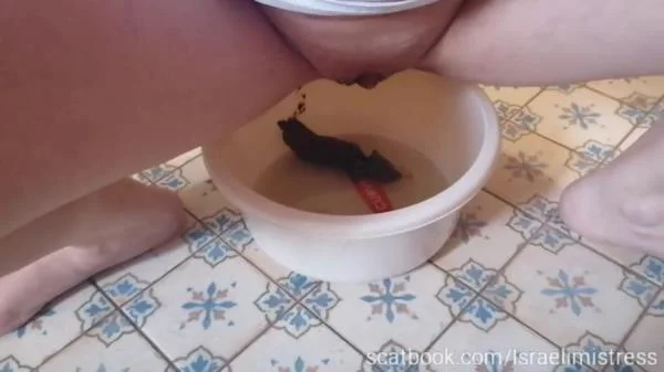 Lie down and eat it all (HD 720p) Scatbook.com