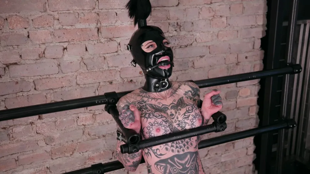 Awlivv's Latex Seductions in BDSM Blast! - Fetish Porn Video on HighTide
