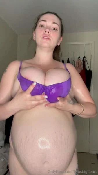 Lylasbigheart - 3 Minute Baby Oil Topless Video - Schwangere Pornos [SD]