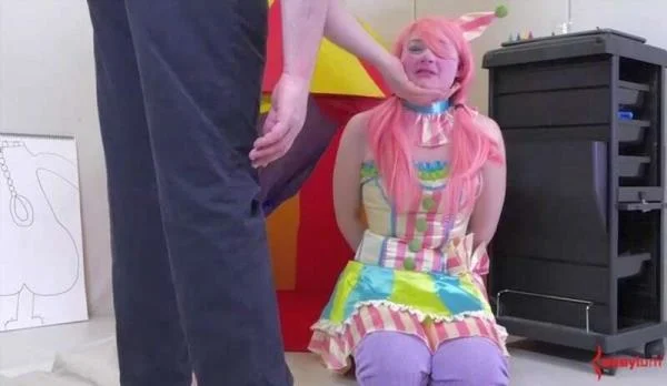 Arielle Aquinas. Anal Circus Girl Arielle Aquinas - BDSM Porno [HD] Assylum.com