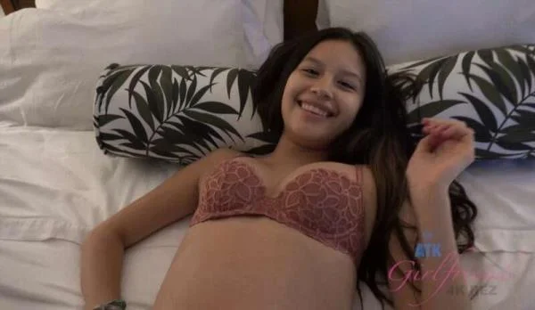 Zaya Cassidy. Kauai 4 - Schwangere Pornos [Full HD] ATKGirlfriends.com